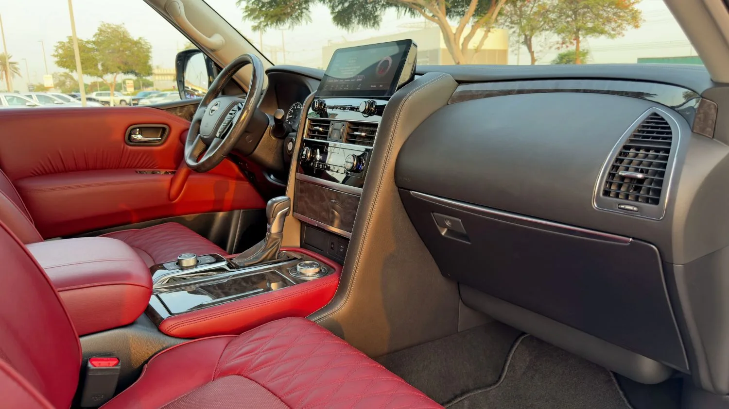 2024 Nissan Patrol Le Platinum City angeboten von einem Fachhändler in Dubai, Vereinigte Arabische Emirate, Foto 10 von 14
