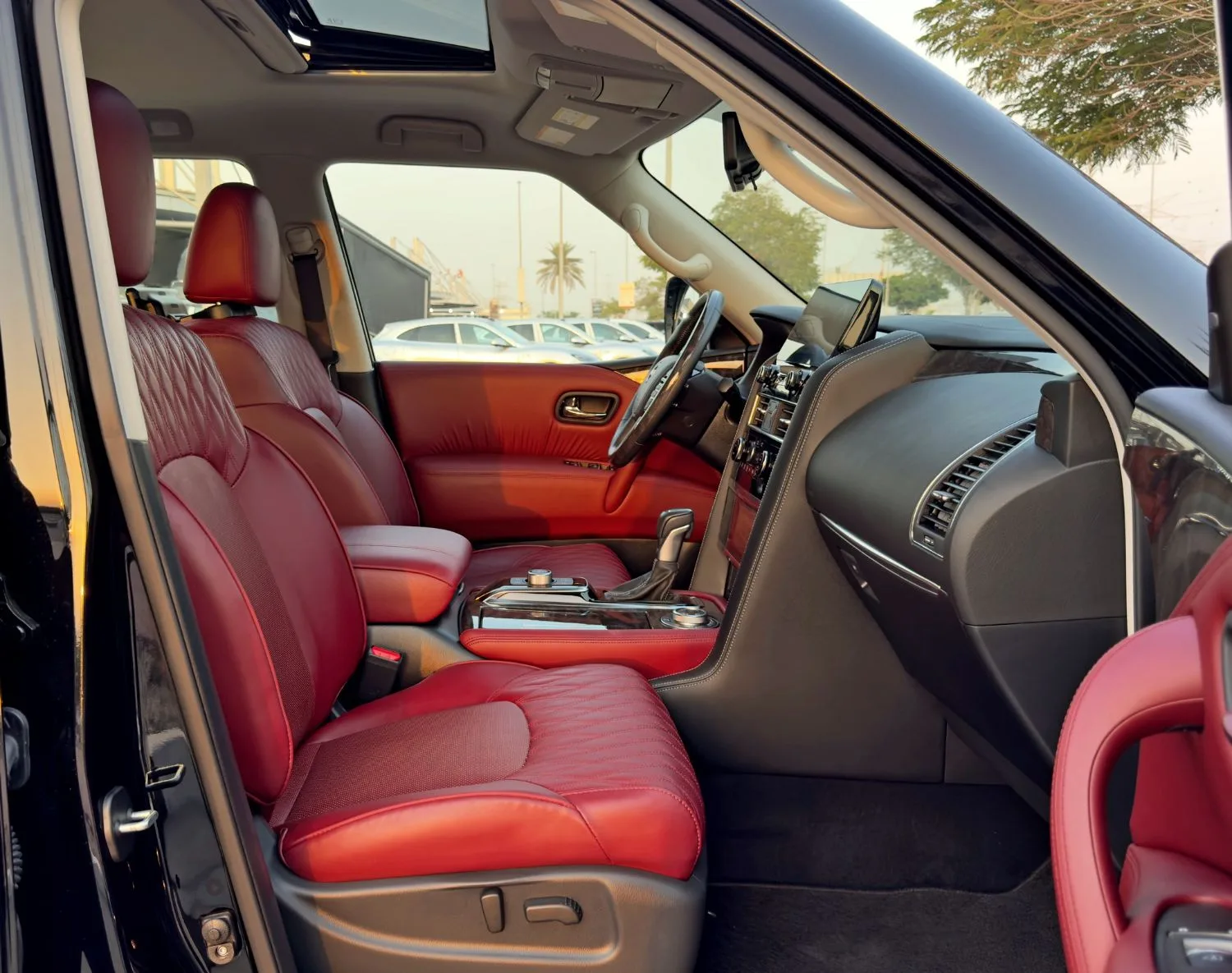 2024 Nissan Patrol Le Platinum City angeboten von einem Fachhändler in Dubai, Vereinigte Arabische Emirate, Foto 11 von 14