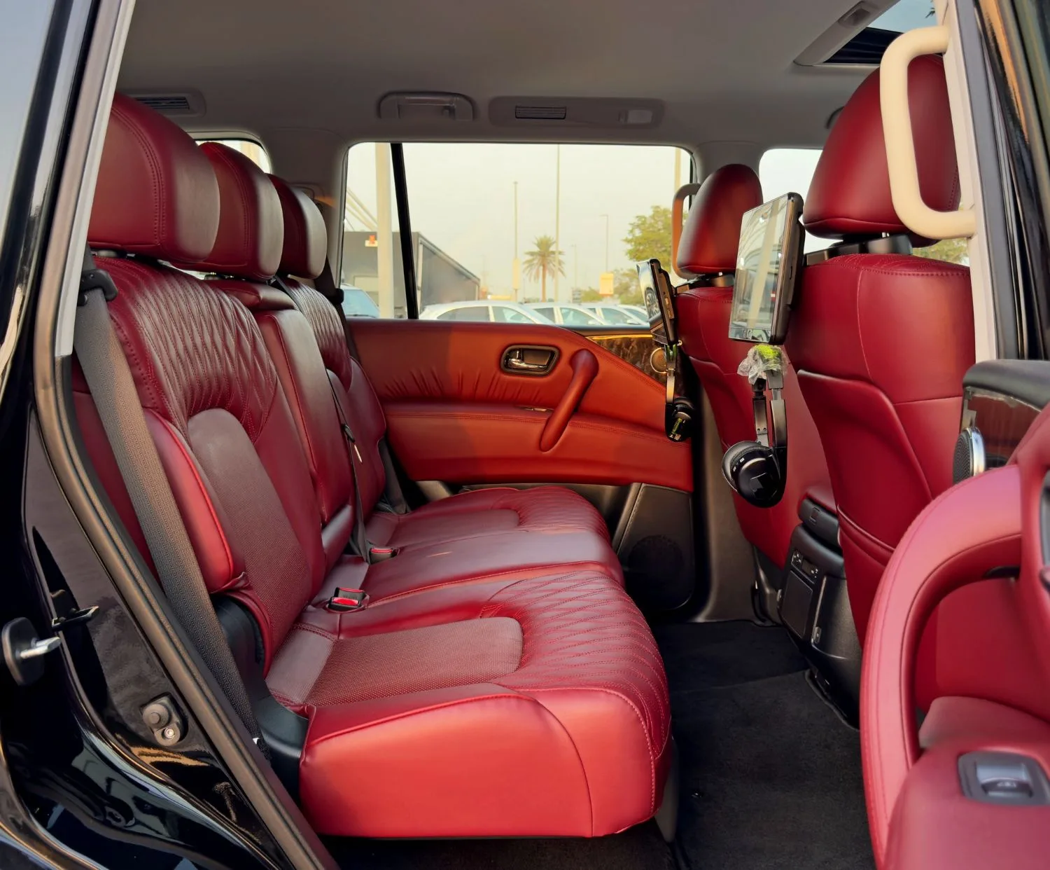 2024 Nissan Patrol Le Platinum City angeboten von einem Fachhändler in Dubai, Vereinigte Arabische Emirate, Foto 12 von 14