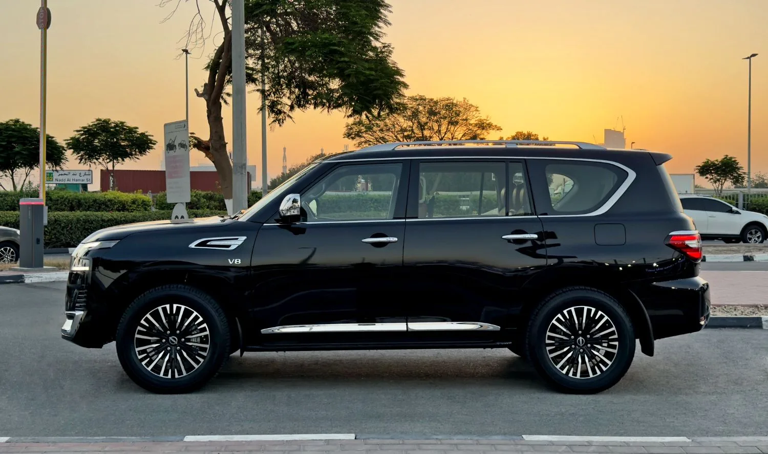 2024 Nissan Patrol Le Platinum City angeboten von einem Fachhändler in Dubai, Vereinigte Arabische Emirate, Foto 4 von 13