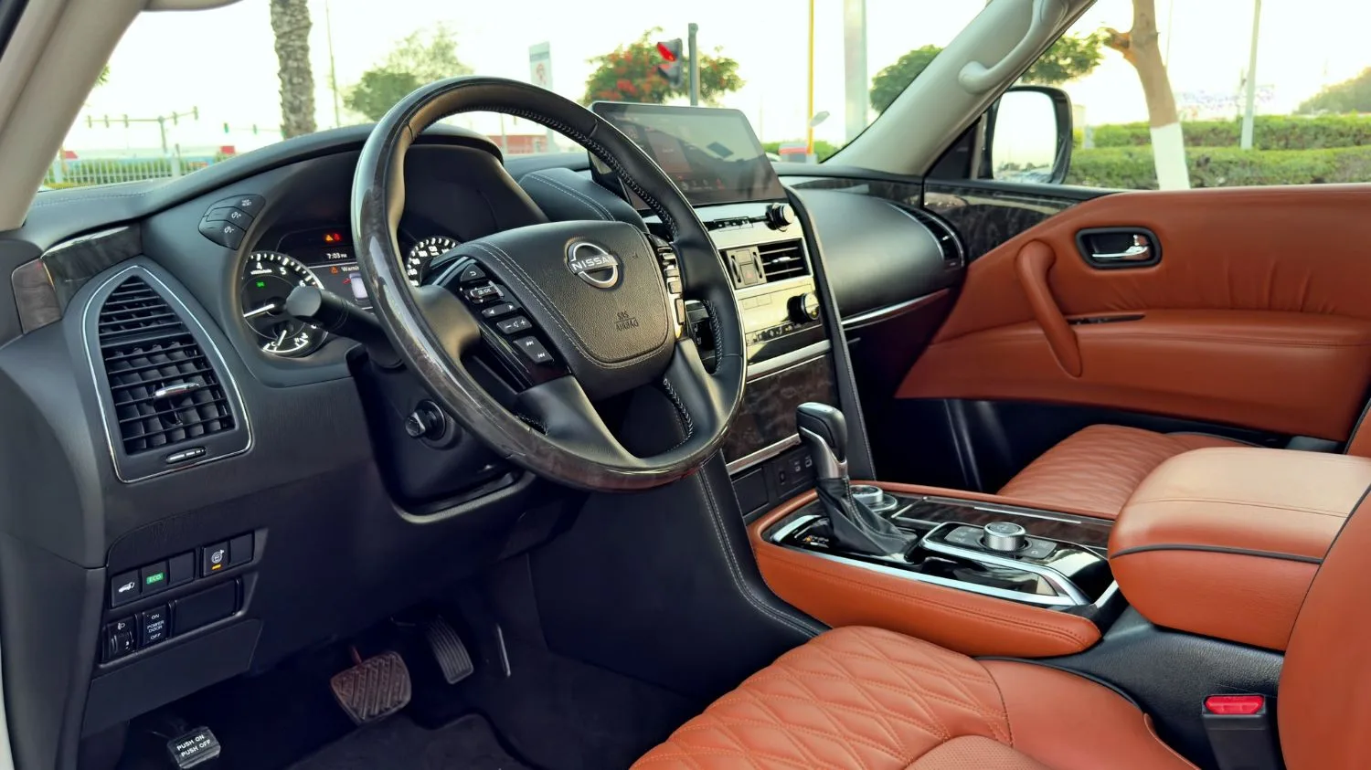 2024 Nissan Patrol Le Platinum City angeboten von einem Fachhändler in Dubai, Vereinigte Arabische Emirate, Foto 8 von 13