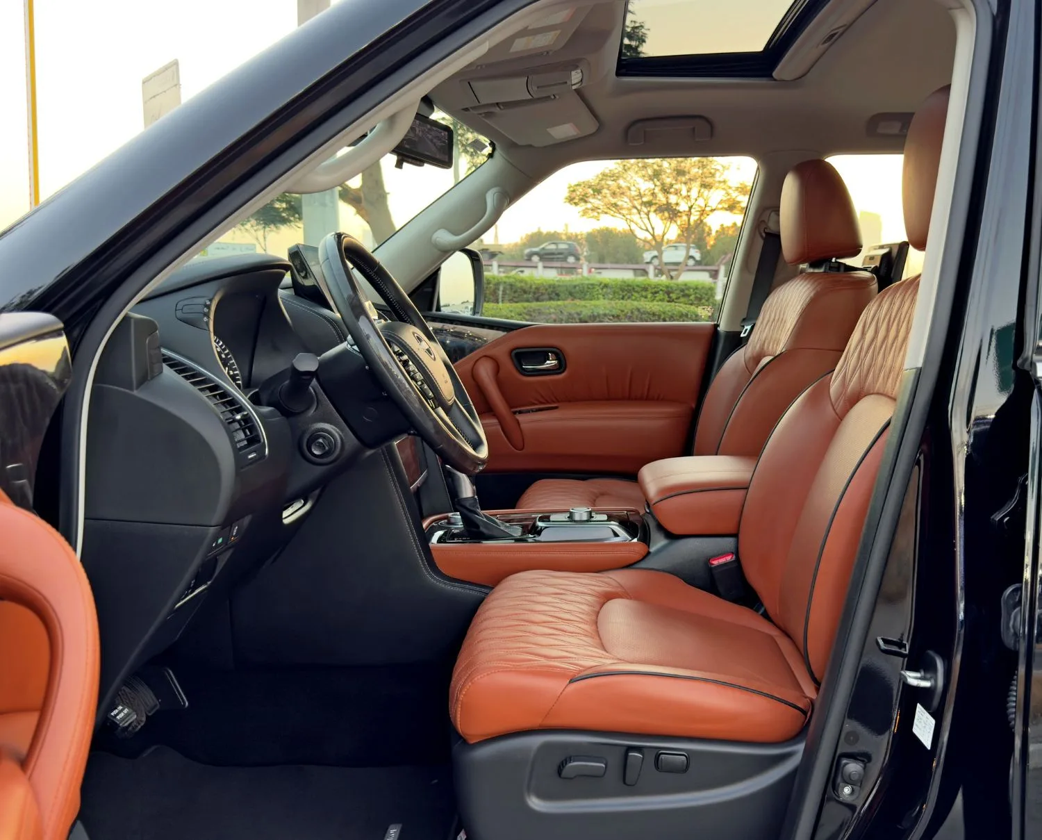 2024 Nissan Patrol Le Platinum City angeboten von einem Fachhändler in Dubai, Vereinigte Arabische Emirate, Foto 9 von 13