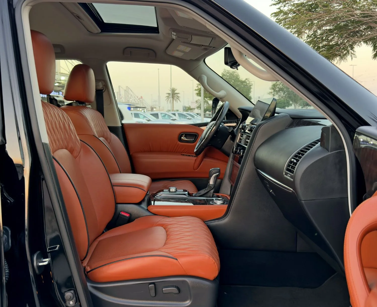 2024 Nissan Patrol Le Platinum City angeboten von einem Fachhändler in Dubai, Vereinigte Arabische Emirate, Foto 11 von 13
