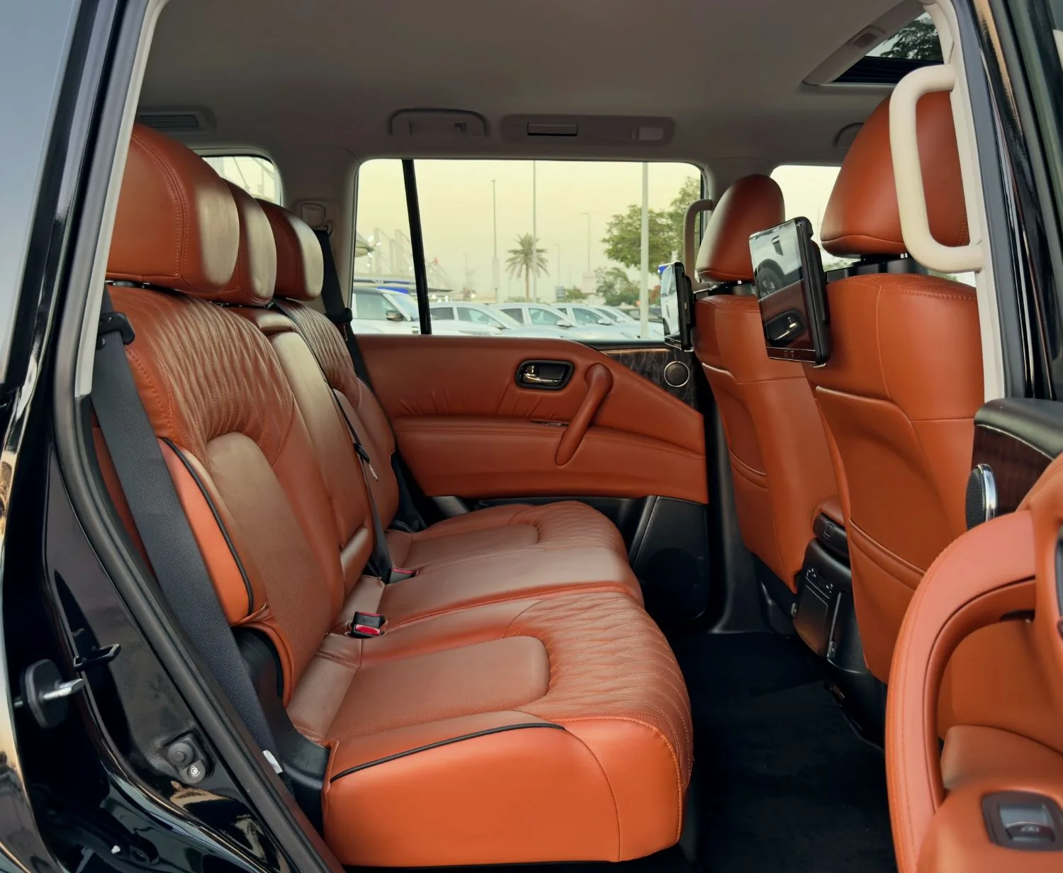 2024 Nissan Patrol Le Platinum City angeboten von einem Fachhändler in Dubai, Vereinigte Arabische Emirate, Foto 12 von 13