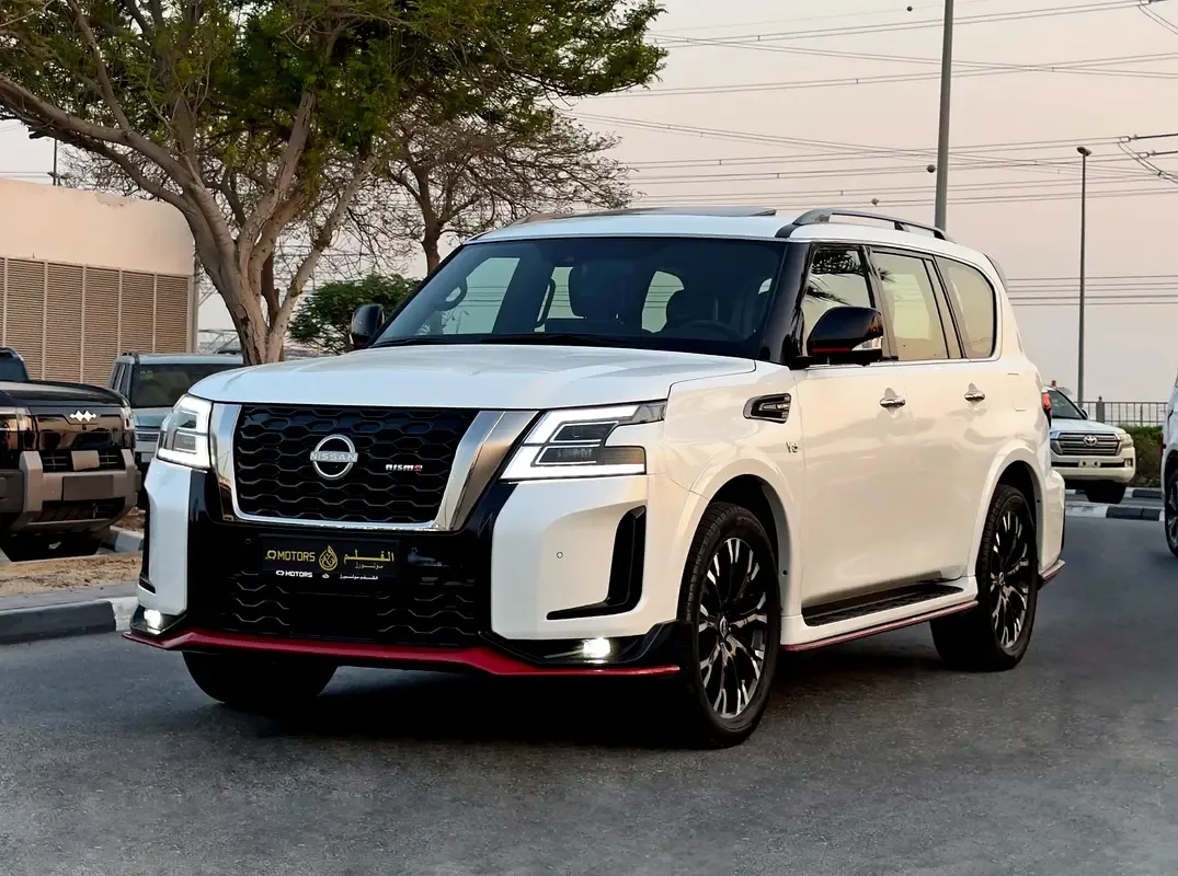 2024 Nissan Patrol Nismo angeboten von einem Spezialhändler in Dubai, Vereinigte Arabische Emirate, Hauptfoto