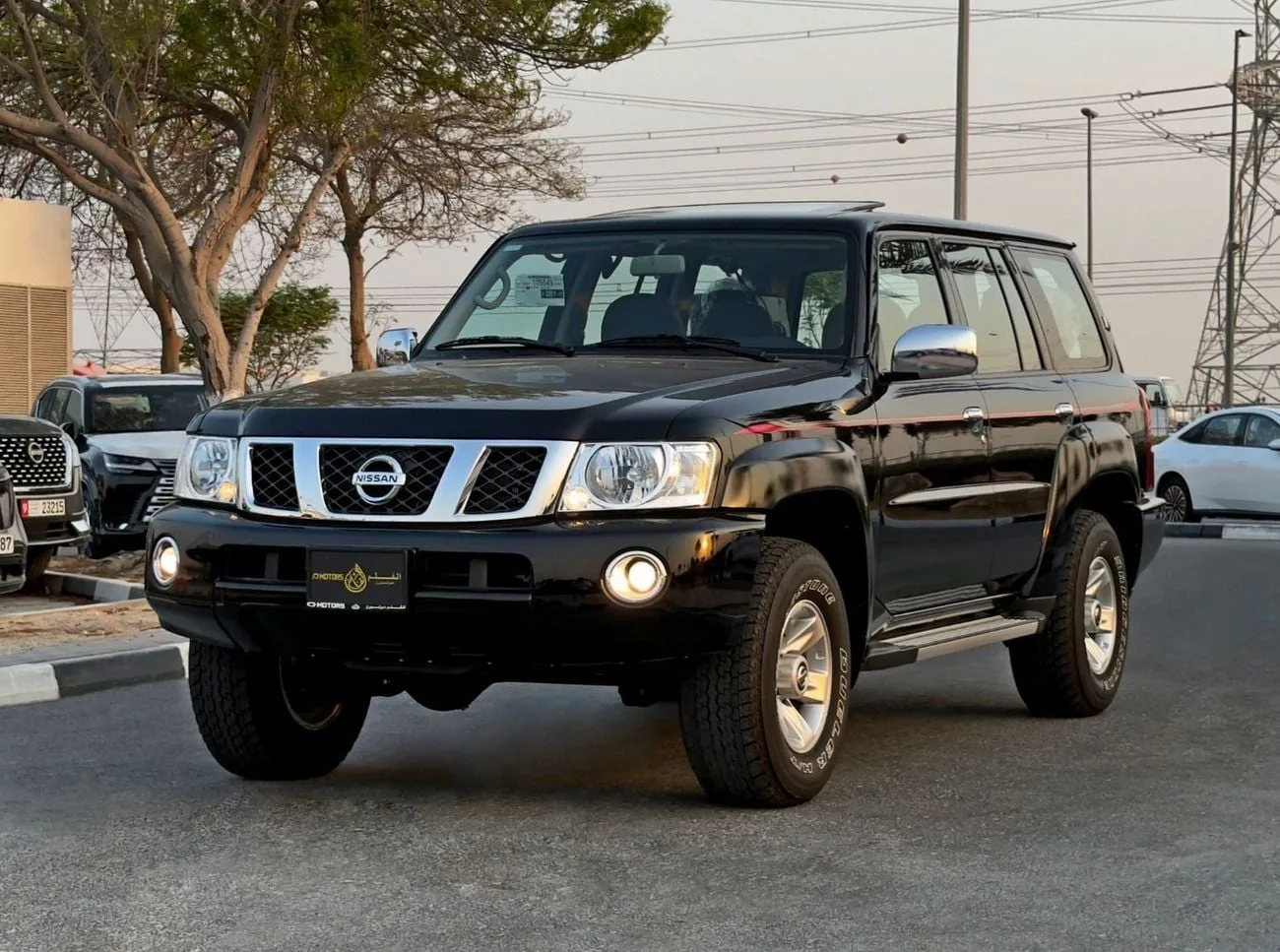 2024 Nissan Patrol Super Safari proposta da un concessionario specializzato a Dubai, Emirati Arabi Uniti, foto principale