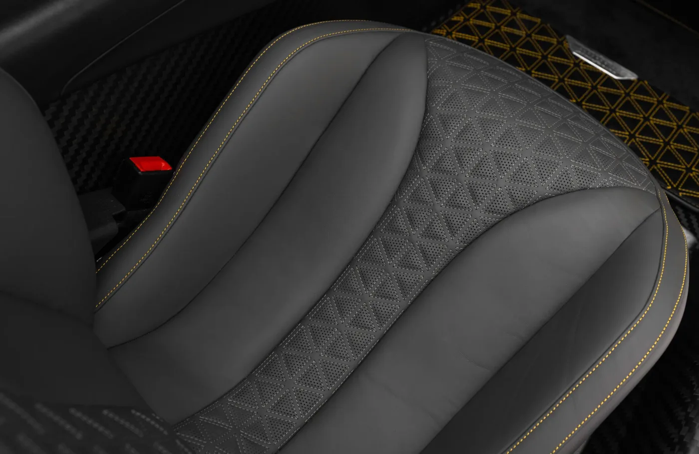 2024 Pininfarina Battista angeboten von einem Fachhändler in Dubai, Vereinigte Arabische Emirate, Foto 9 von 10