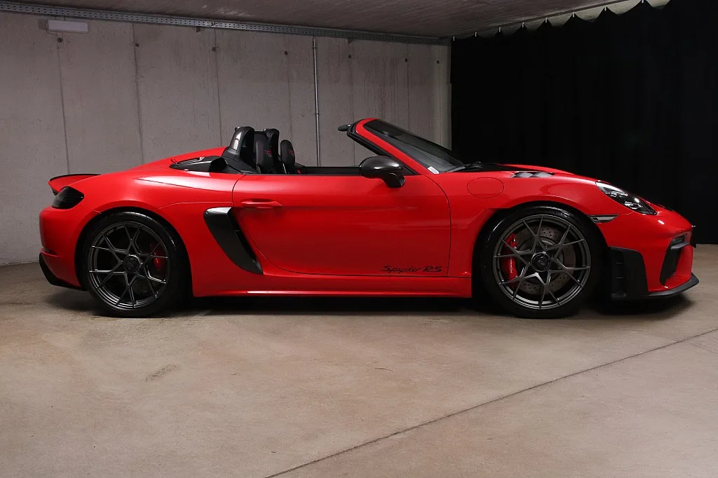 2024 Porsche 718 Spyder RS Weissach package offered by a specialist dealer in Unterweitersdorf, Austria, photo 3 of 15