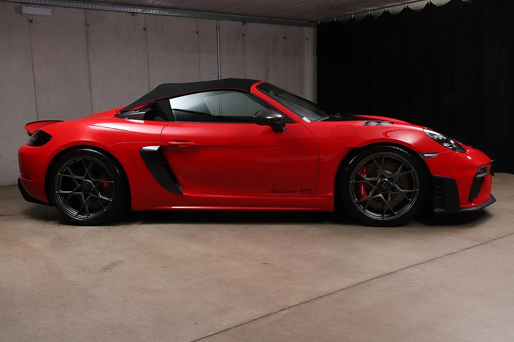 2024 Porsche 718 Spyder RS Weissach package offered by a specialist dealer in Unterweitersdorf, Austria, photo 5 of 15