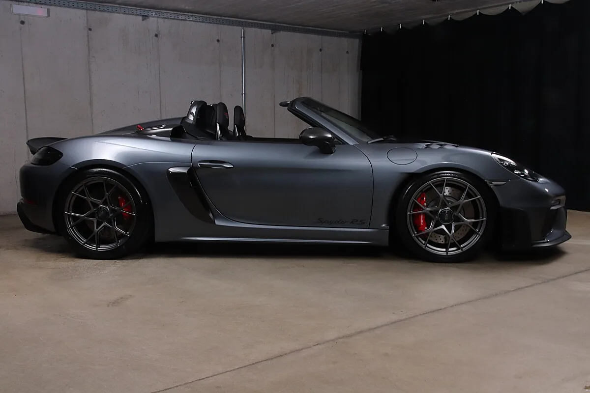 2024 Porsche 718 Spyder RS Weissach package offered by a specialist dealer in Unterweitersdorf, Austria, photo 5 of 15