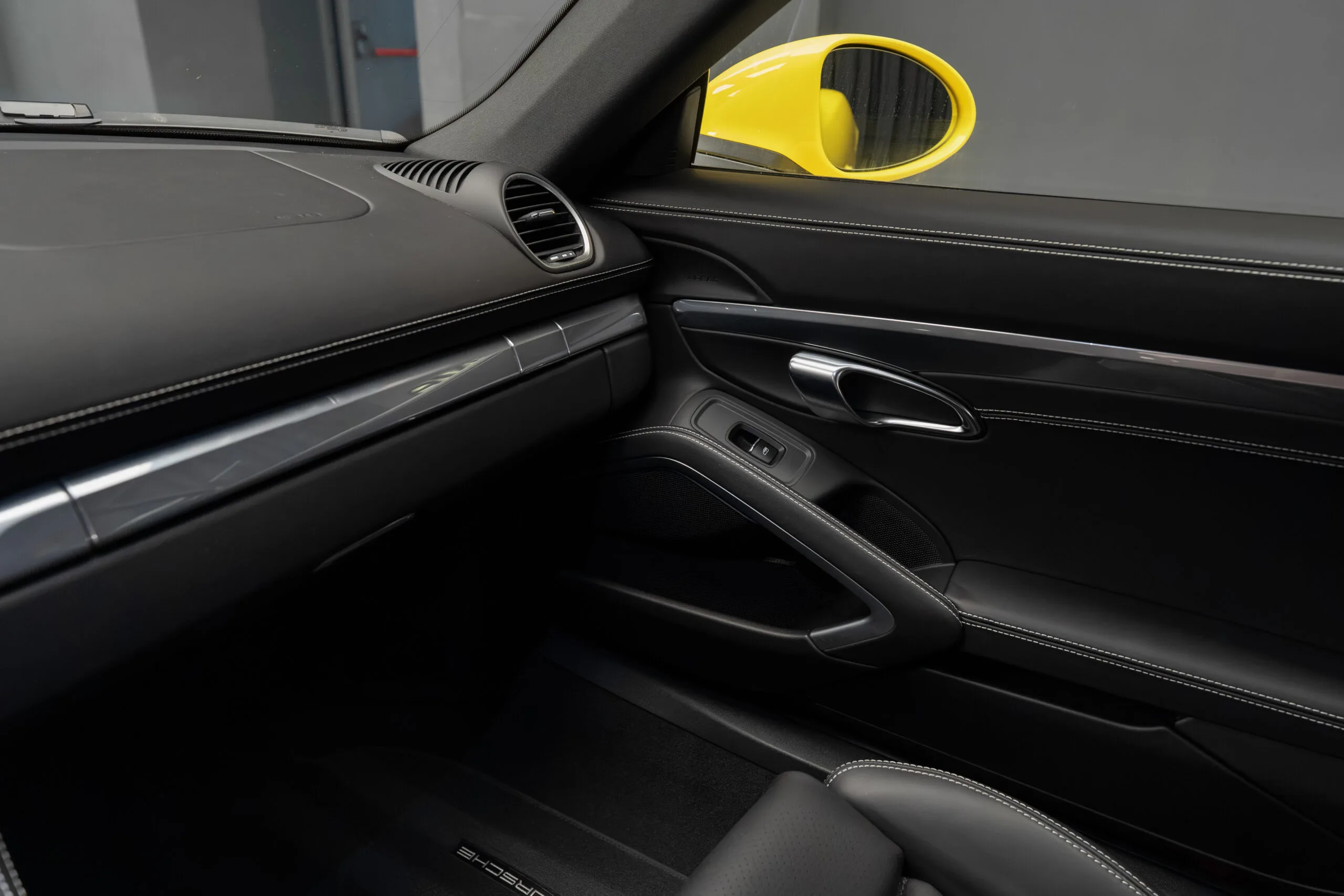 2024 Porsche 718 Cayman, 16/30