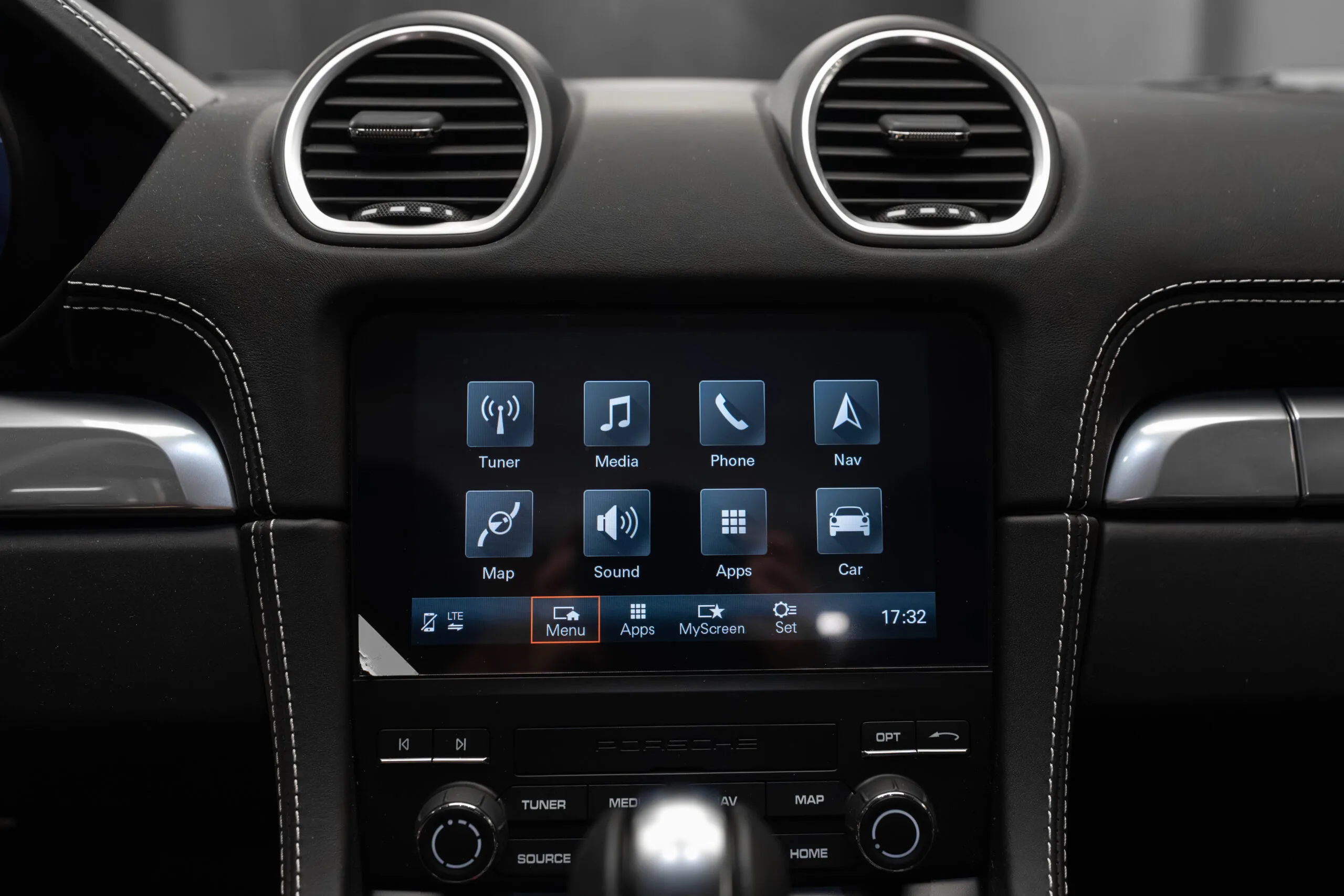 2024 Porsche 718 Cayman, 18/30