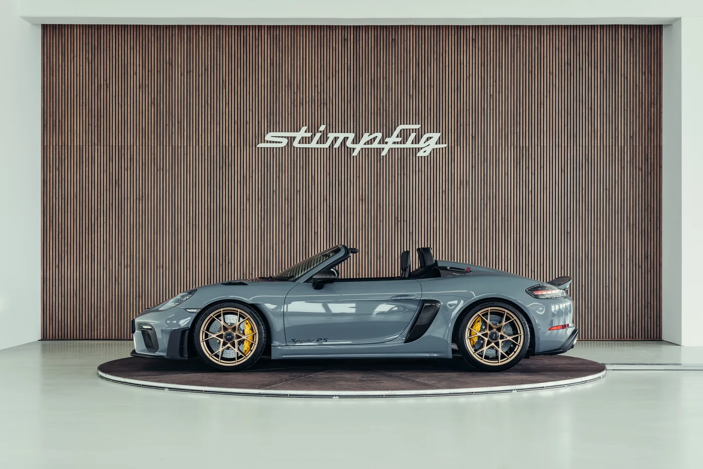 2024 Porsche 718 Spyder RS angeboten von einem Oldtimerspezialisten in Stuttgart, Deutschland, Foto 2 von 25