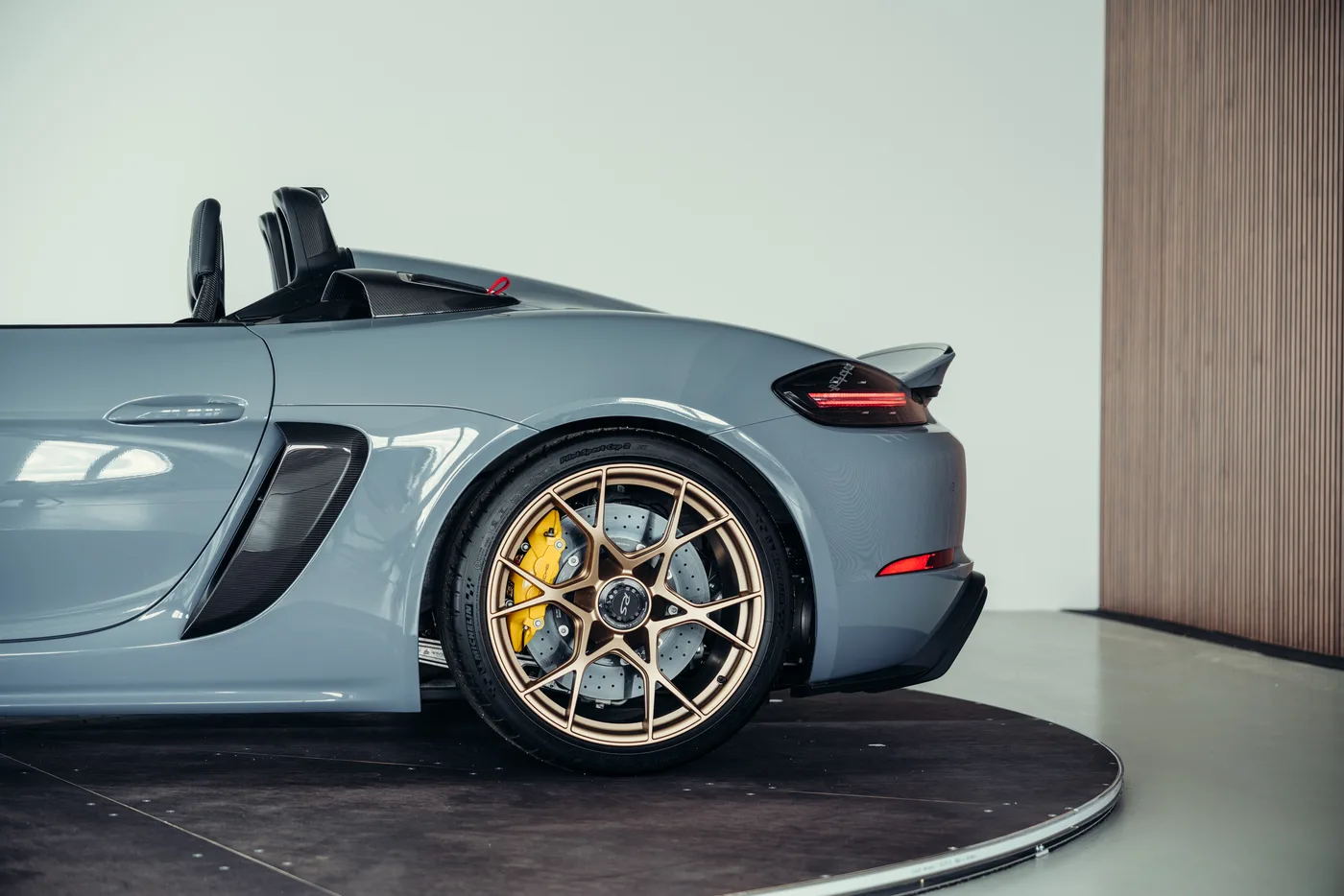 2024 Porsche 718 Spyder RS angeboten von einem Oldtimerspezialisten in Stuttgart, Deutschland, Foto 13 von 25