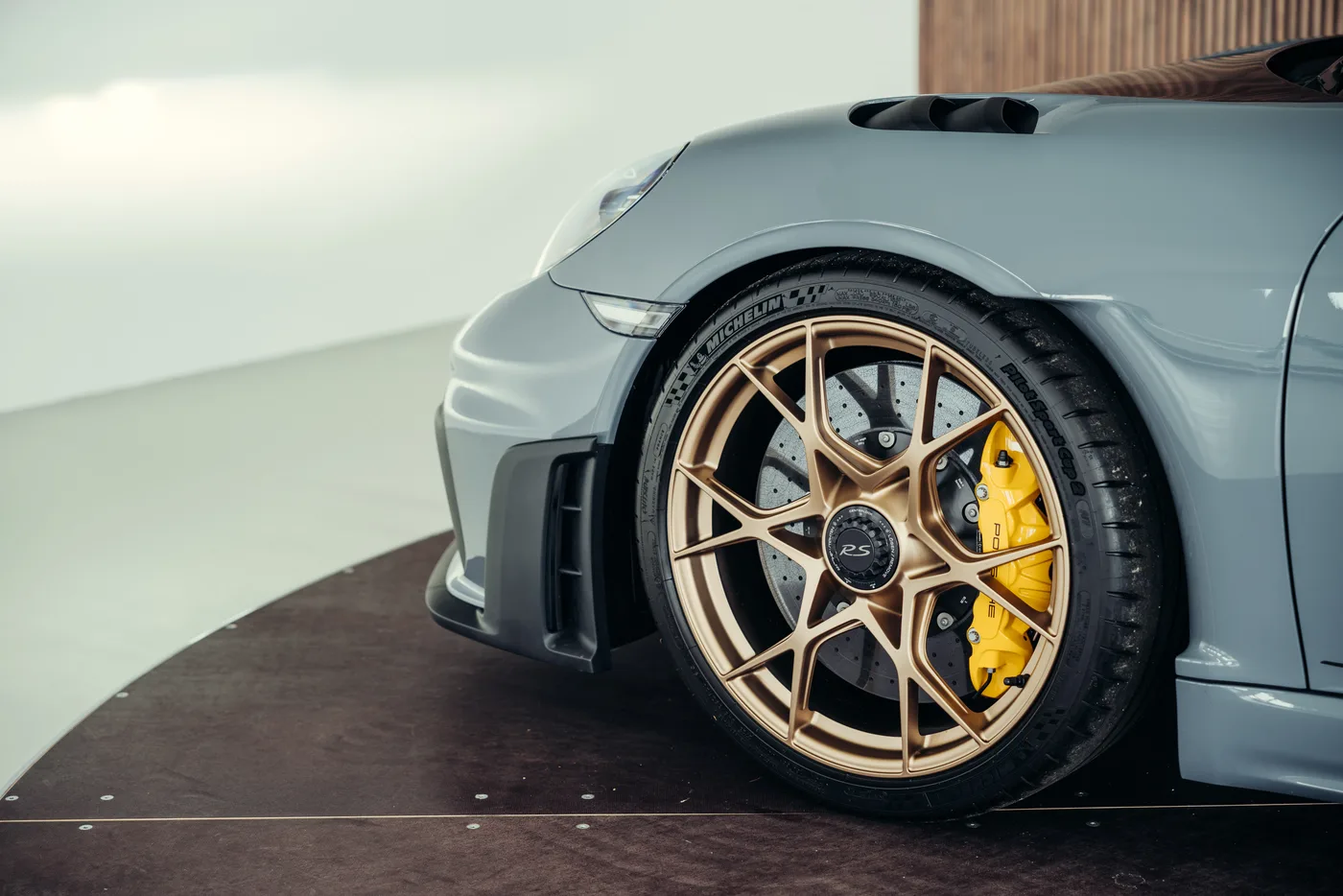 2024 Porsche 718 Spyder RS angeboten von einem Oldtimerspezialisten in Stuttgart, Deutschland, Foto 16 von 25