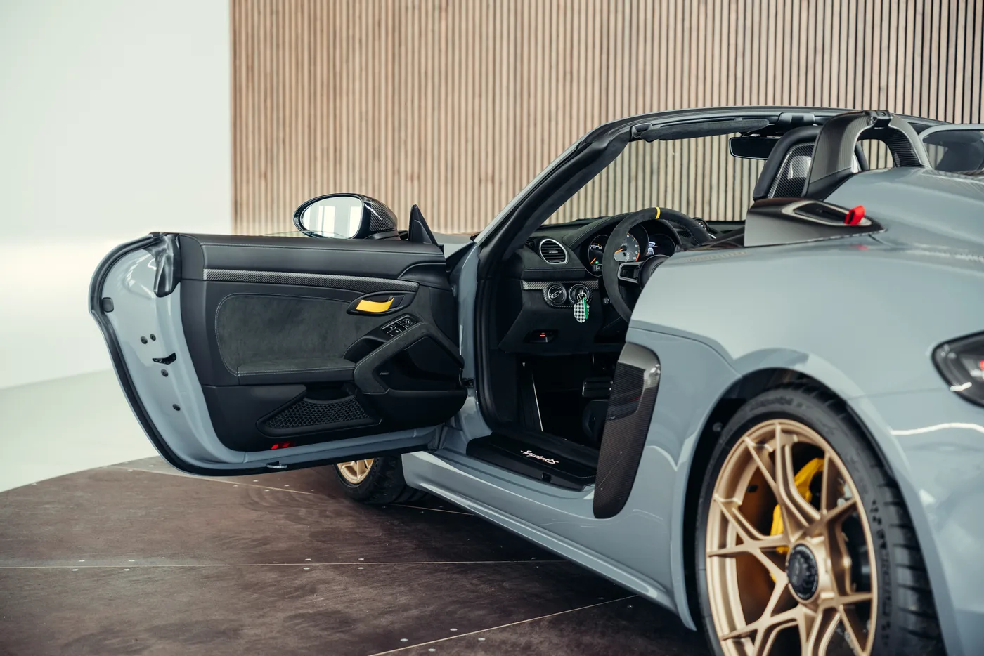 2024 Porsche 718 Spyder RS angeboten von einem Oldtimerspezialisten in Stuttgart, Deutschland, Foto 17 von 25
