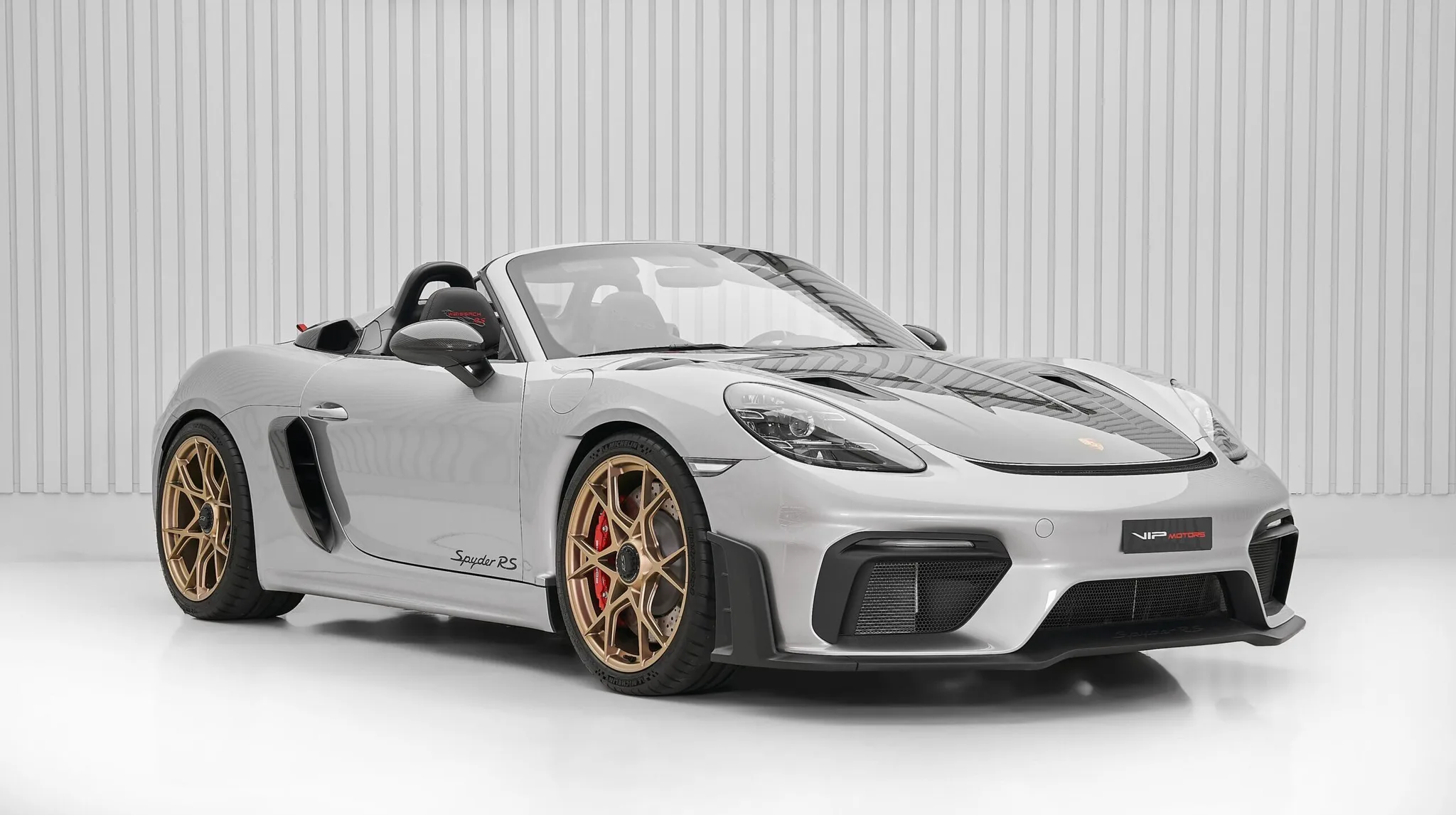 2024 Porsche 718 Spyder RS Weissach package proposée par un concessionnaire spécialisé à Dubai, Émirats arabes unis, photo principale