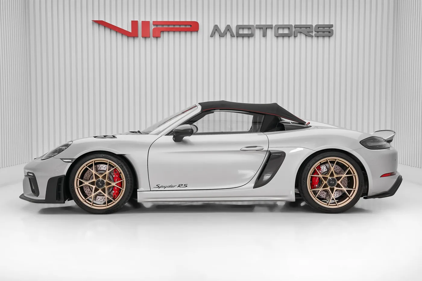 2024 Porsche 718 Spyder RS Weissach package proposée par un concessionnaire spécialisé à Dubai, Émirats arabes unis, photo 7 sur 10