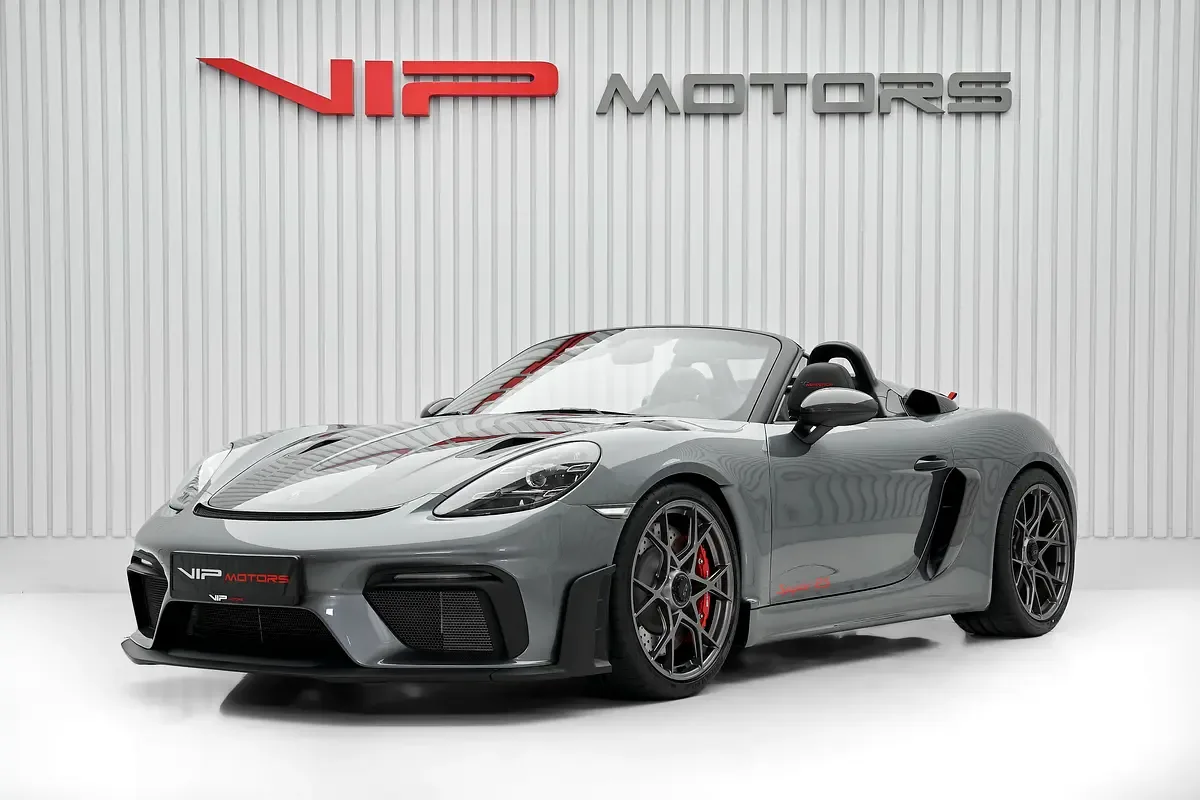 2024 Porsche 718 Spyder RS Weissach proposée par un concessionnaire spécialisé à Dubaï, Émirats arabes unis, photo principale