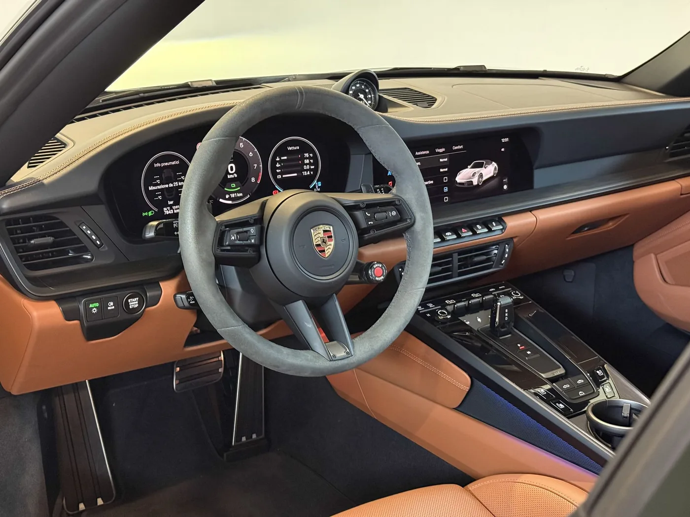 2024 Porsche 911 Carrera 4 GTS Cabriolet offered by a specialist dealer in Lucca, Italy, photo 9 of 25