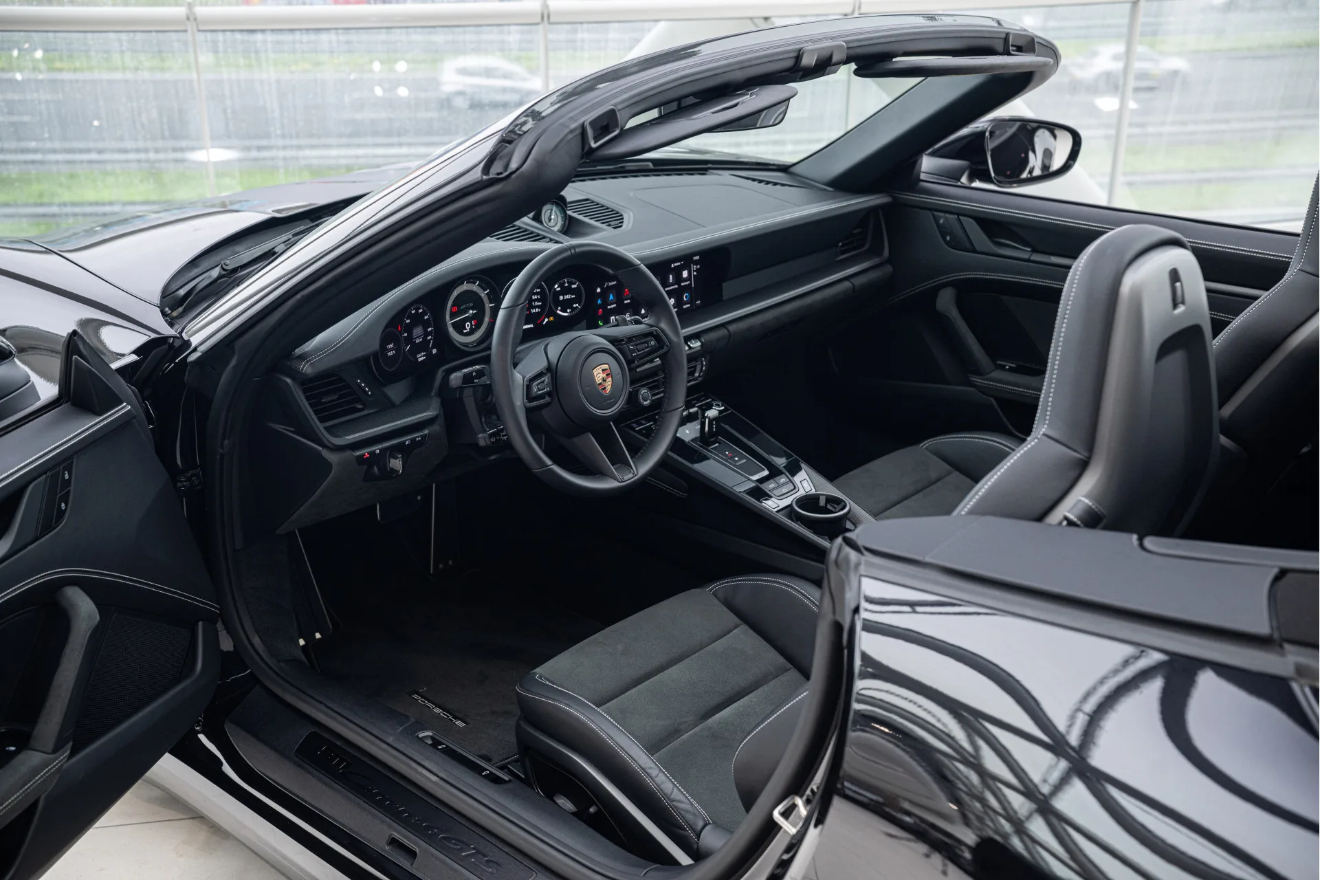 2024 Porsche 911 Carrera 4 GTS Cabriolet, 3/30