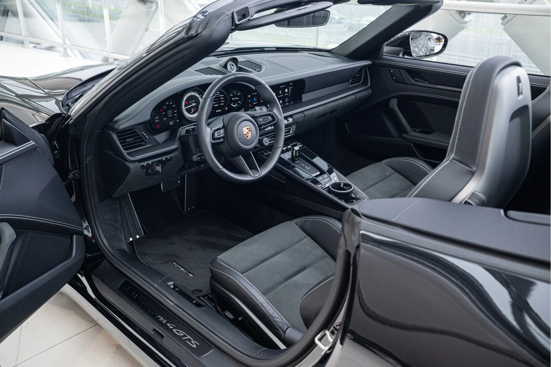 2024 Porsche 911 Carrera 4 GTS Cabriolet, 15/30