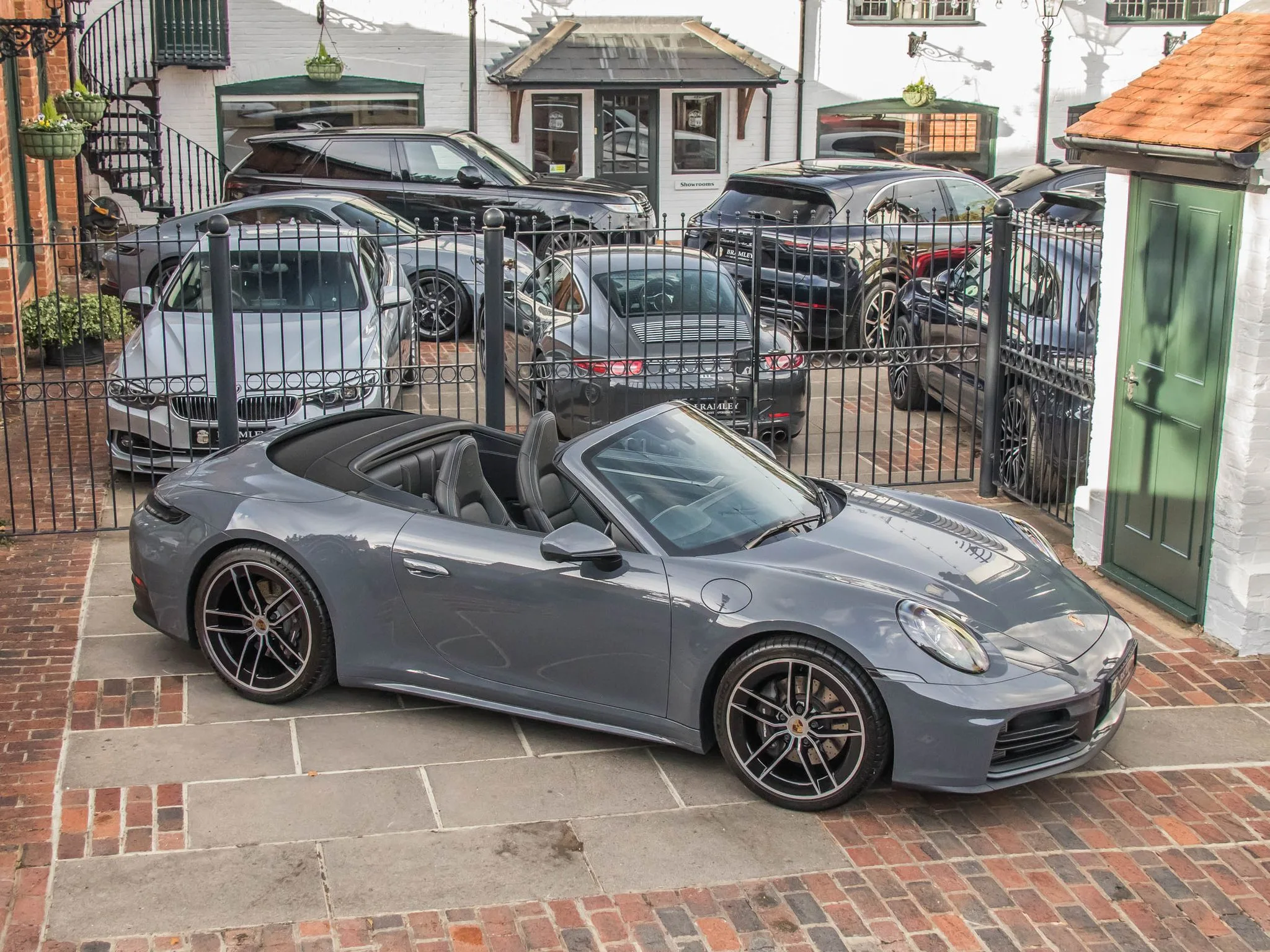 2024 Porsche 911 Carrera Cabriolet, 10/22