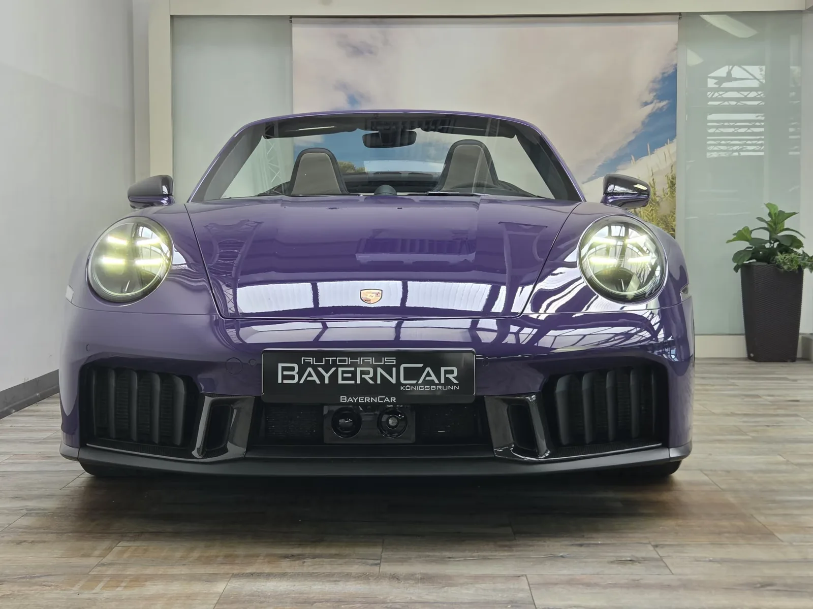 2024 Porsche 911 Carrera GTS Cabriolet, 2/30