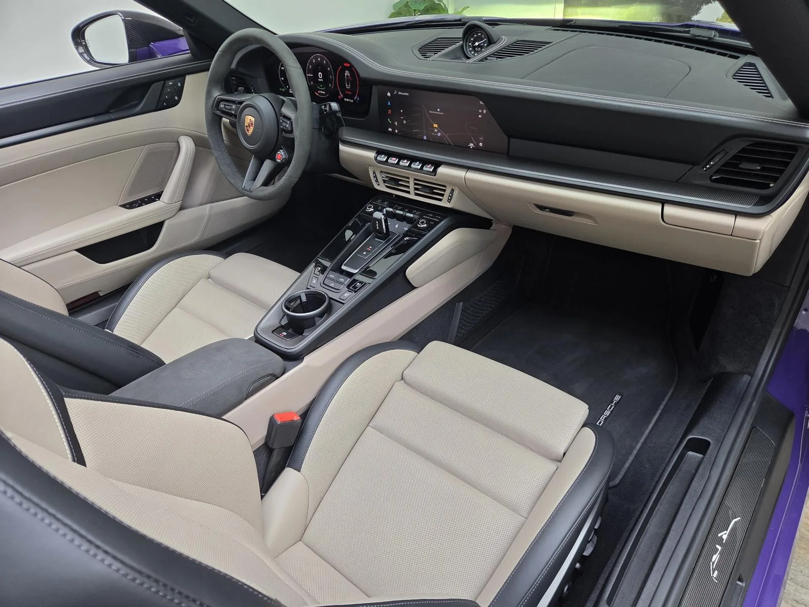 2024 Porsche 911 Carrera GTS Cabriolet, 27/30