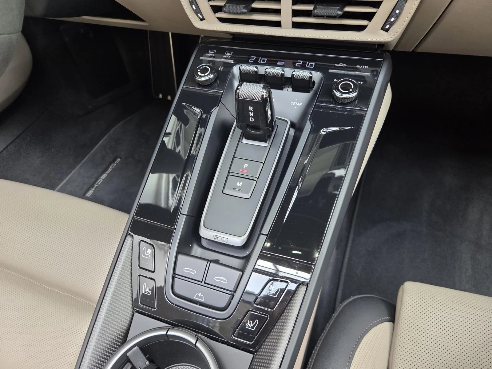 2024 Porsche 911 Carrera GTS Cabriolet, 28/30