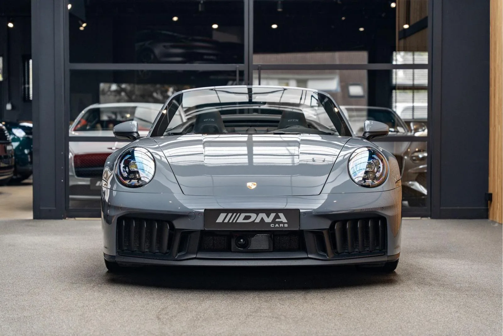 2024 Porsche 911 Carrera GTS Cabriolet T-Hybrid, 2/30