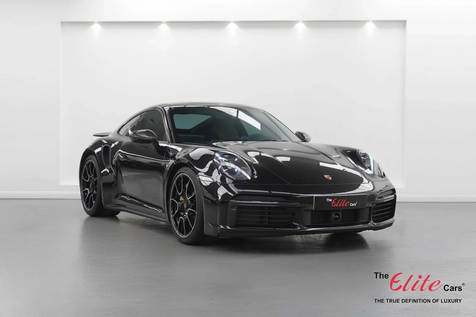 2024 Porsche 911 Turbo S angeboten von einem Fachhändler in Dubai, Vereinigte Arabische Emirate, Hauptfoto