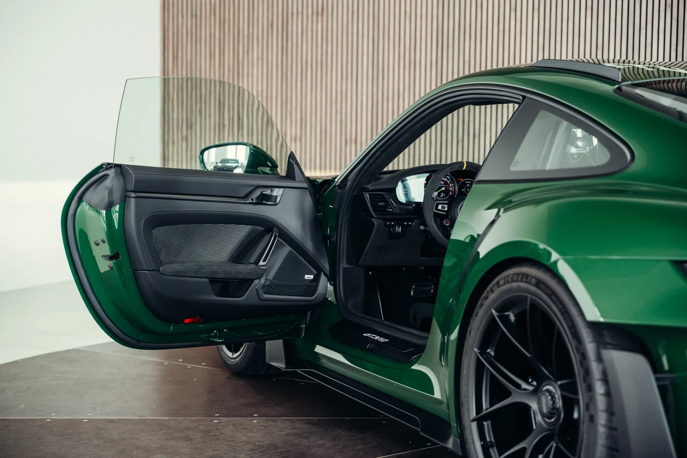 2024 Porsche 911 GT3 RS proposée par un spécialiste de la voiture de collection à Stuttgart, Allemagne, photo 19 sur 25