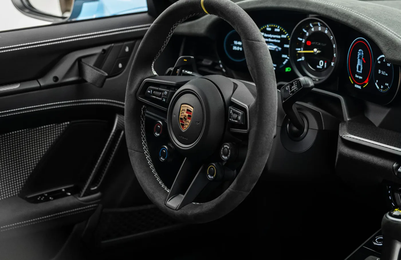 2024 Porsche 911 GT3 RS Weissach package proposée par un concessionnaire spécialisé à Dubai, Émirats arabes unis, photo 7 sur 10
