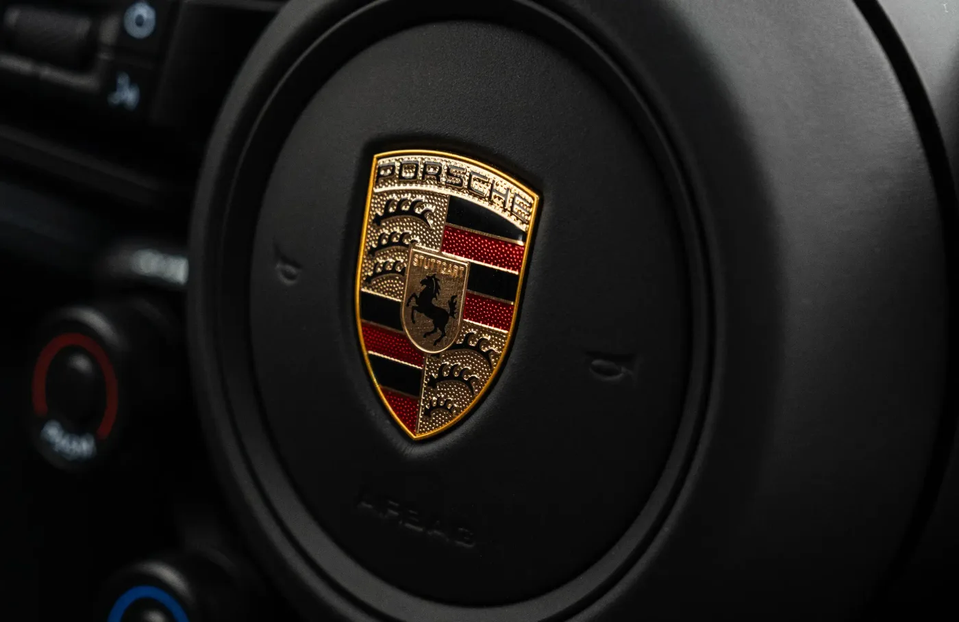 2024 Porsche 911 GT3 RS Weissach package proposée par un concessionnaire spécialisé à Dubai, Émirats arabes unis, photo 8 sur 10
