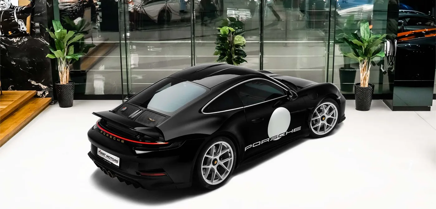 2024 Porsche 911 S/T verkauft von einem Fachhändler in Dubai, Vereinigte Arabische Emirate, Außenansicht 2
