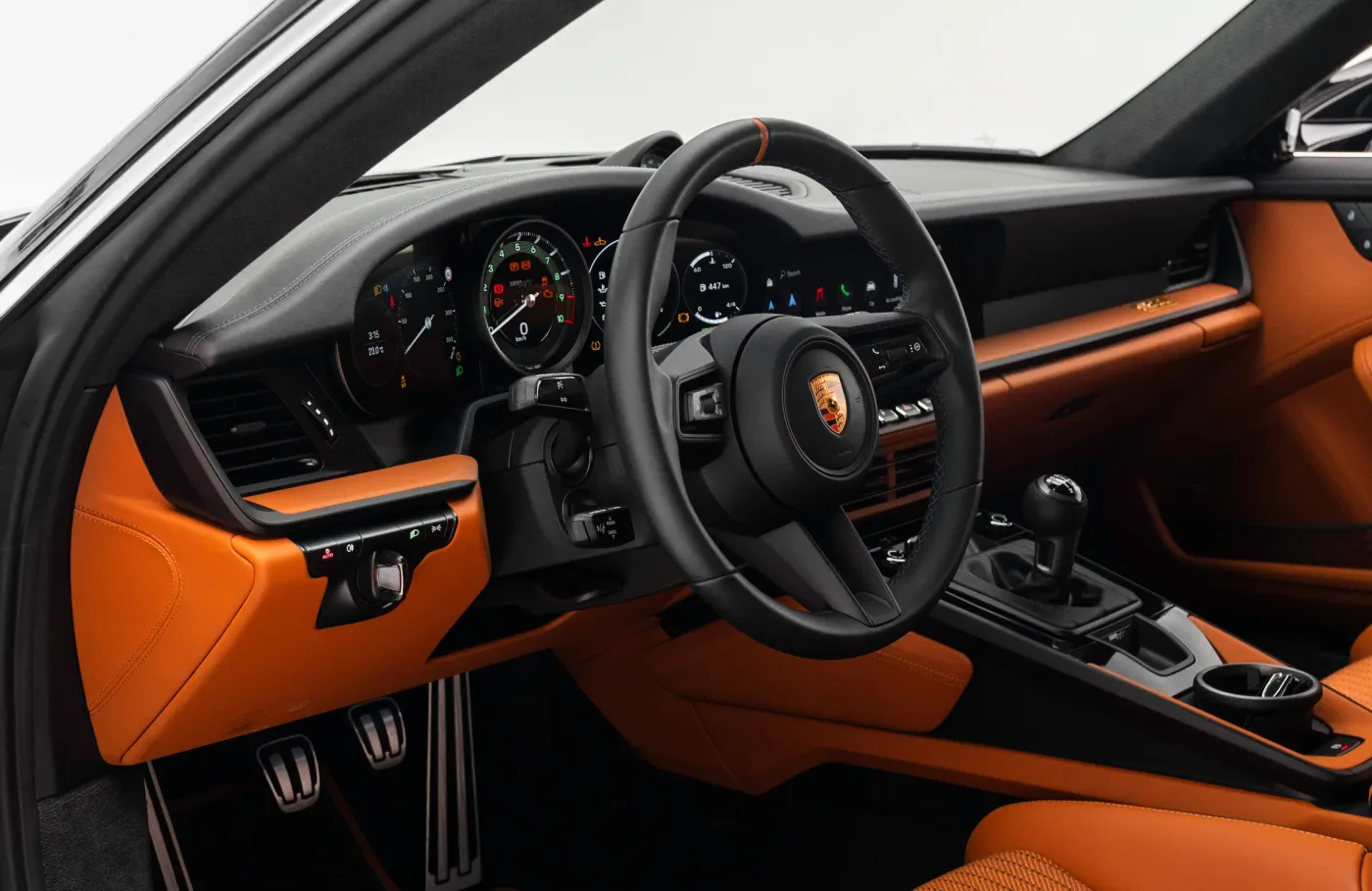 2024 Porsche 911 S/T verkauft von einem Fachhändler in Dubai, Vereinigte Arabische Emirate, Foto 5 von 10