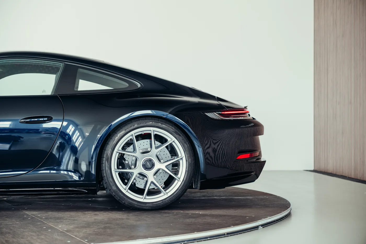 2024 Porsche 911 S/T angeboten von einem Oldtimerspezialisten in Stuttgart, Deutschland, Foto 15 von 25
