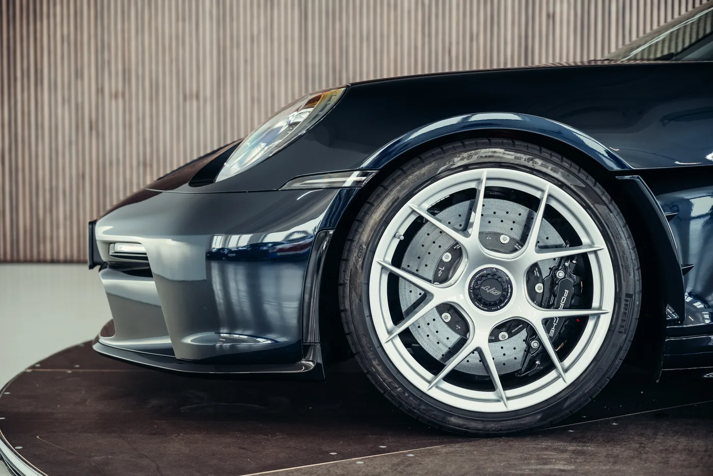 2024 Porsche 911 S/T angeboten von einem Oldtimerspezialisten in Stuttgart, Deutschland, Foto 17 von 25