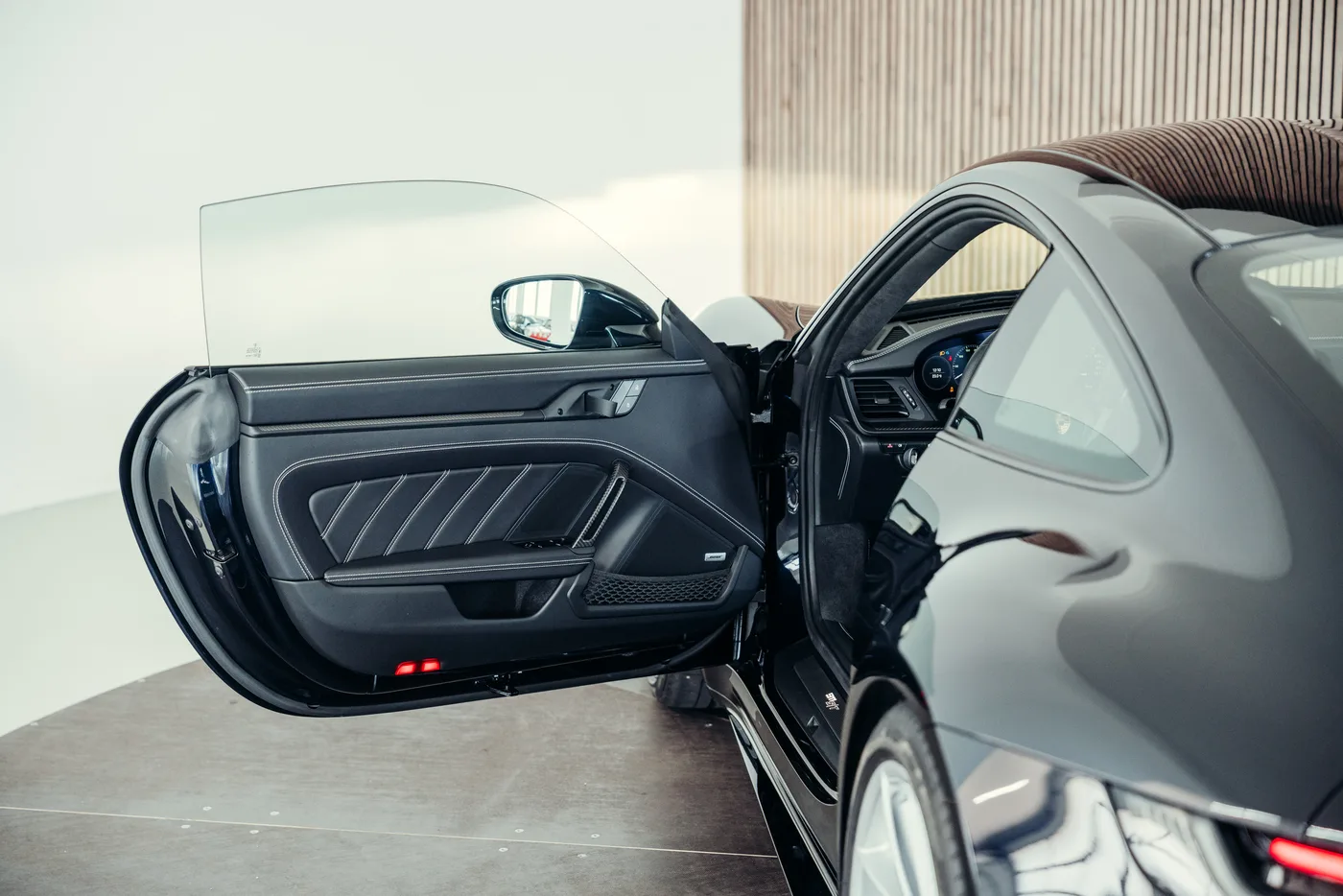 2024 Porsche 911 S/T angeboten von einem Oldtimerspezialisten in Stuttgart, Deutschland, Foto 19 von 25