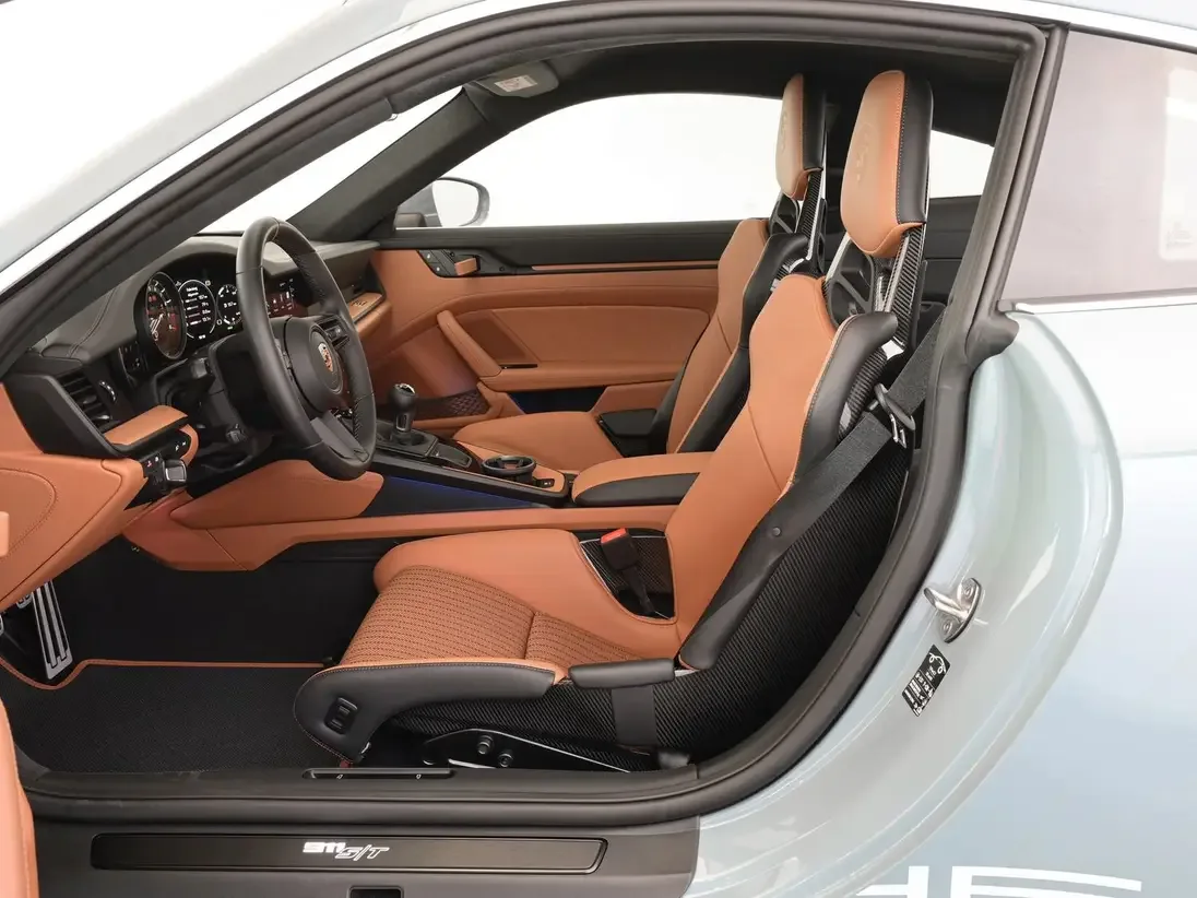2024 Porsche 911 S/T Heritage Design, 3/4