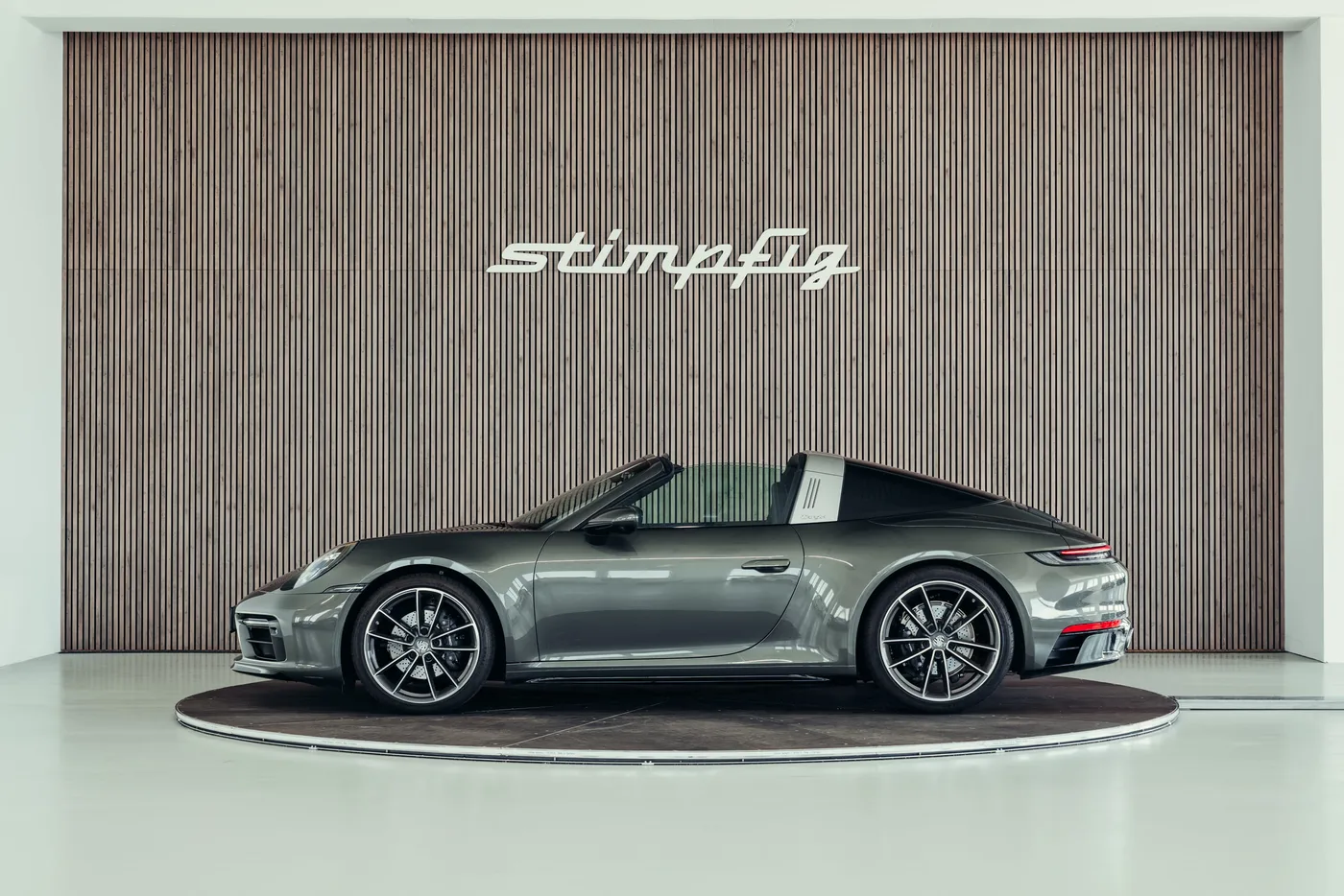 2024 Porsche 911 Targa 4 proposée par un spécialiste de la voiture de collection à Stuttgart, Allemagne, photo 2 sur 25