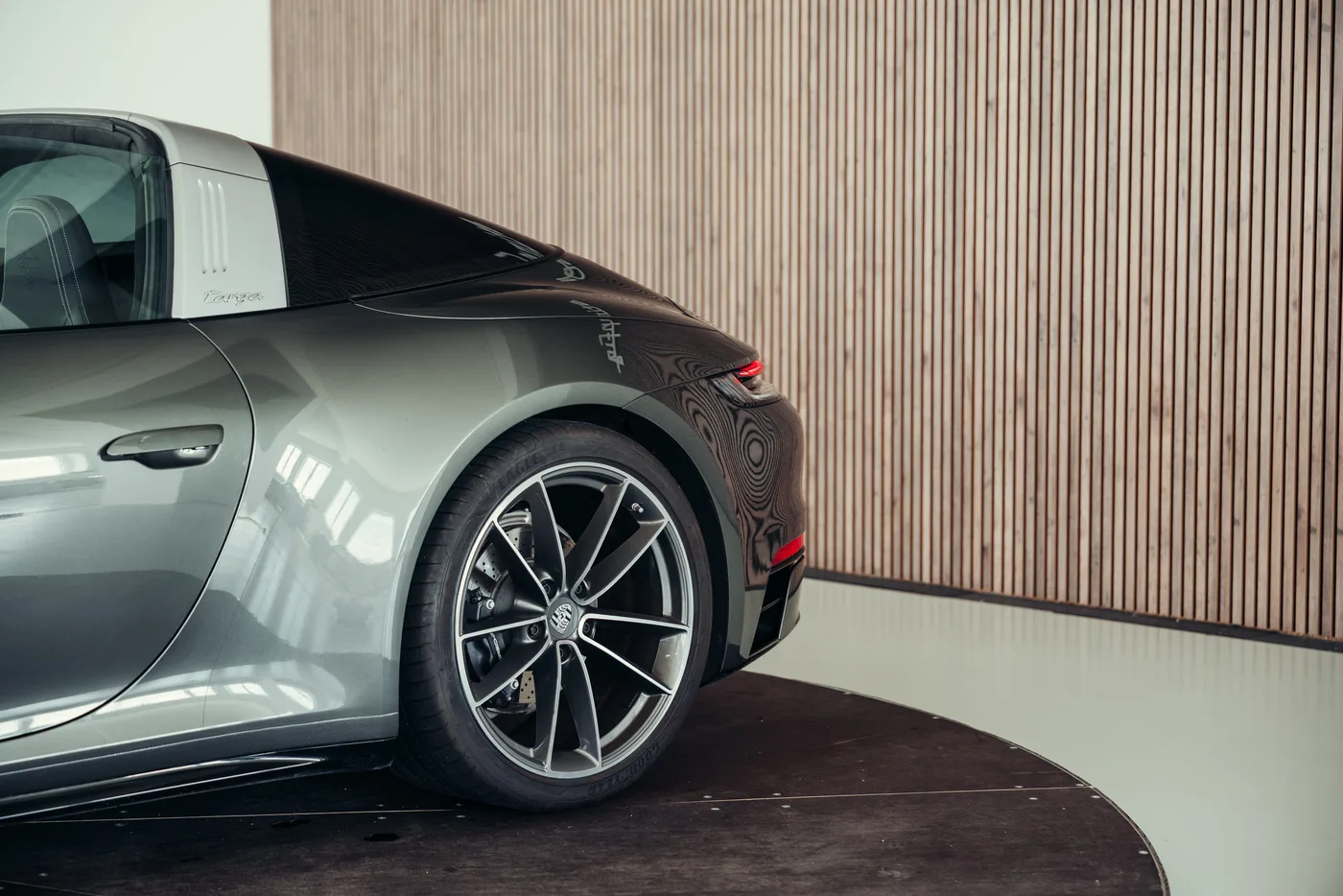 2024 Porsche 911 Targa 4 proposée par un spécialiste de la voiture de collection à Stuttgart, Allemagne, photo 12 sur 25