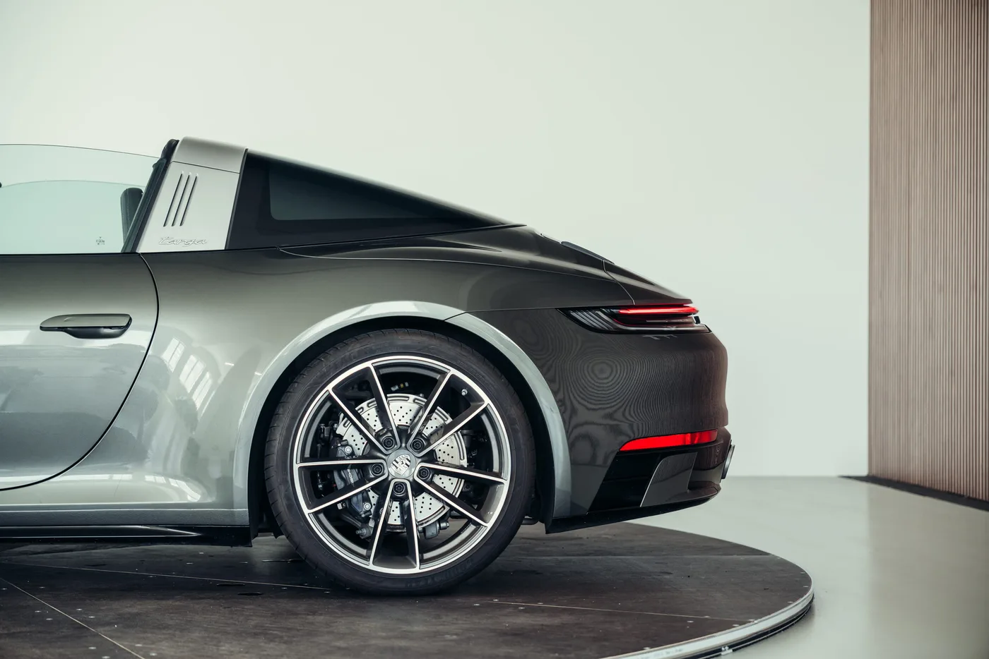2024 Porsche 911 Targa 4 proposée par un spécialiste de la voiture de collection à Stuttgart, Allemagne, photo 14 sur 25