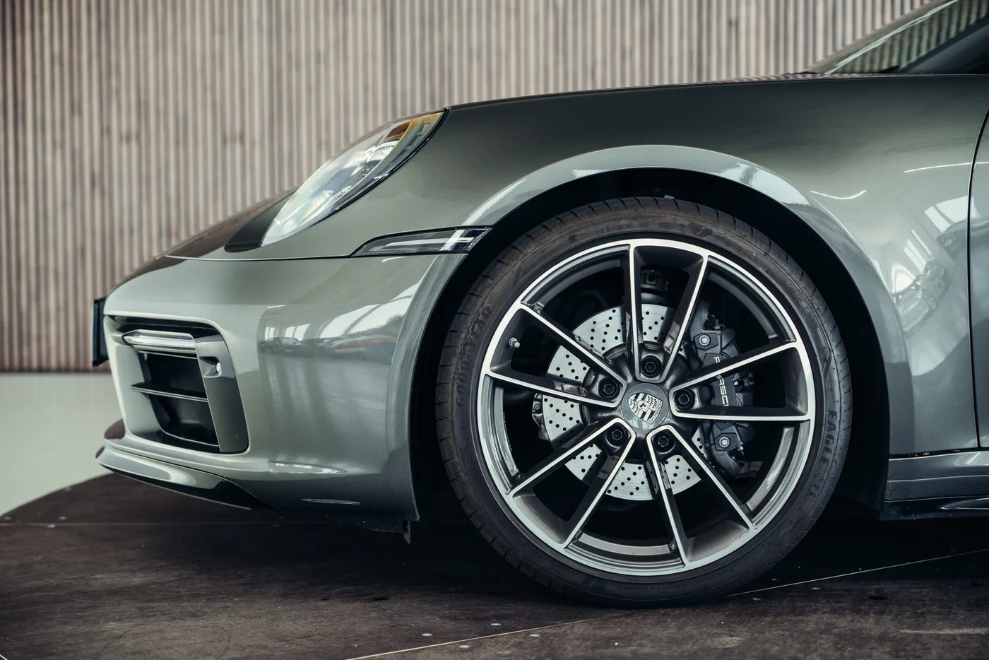 2024 Porsche 911 Targa 4 proposée par un spécialiste de la voiture de collection à Stuttgart, Allemagne, photo 16 sur 25