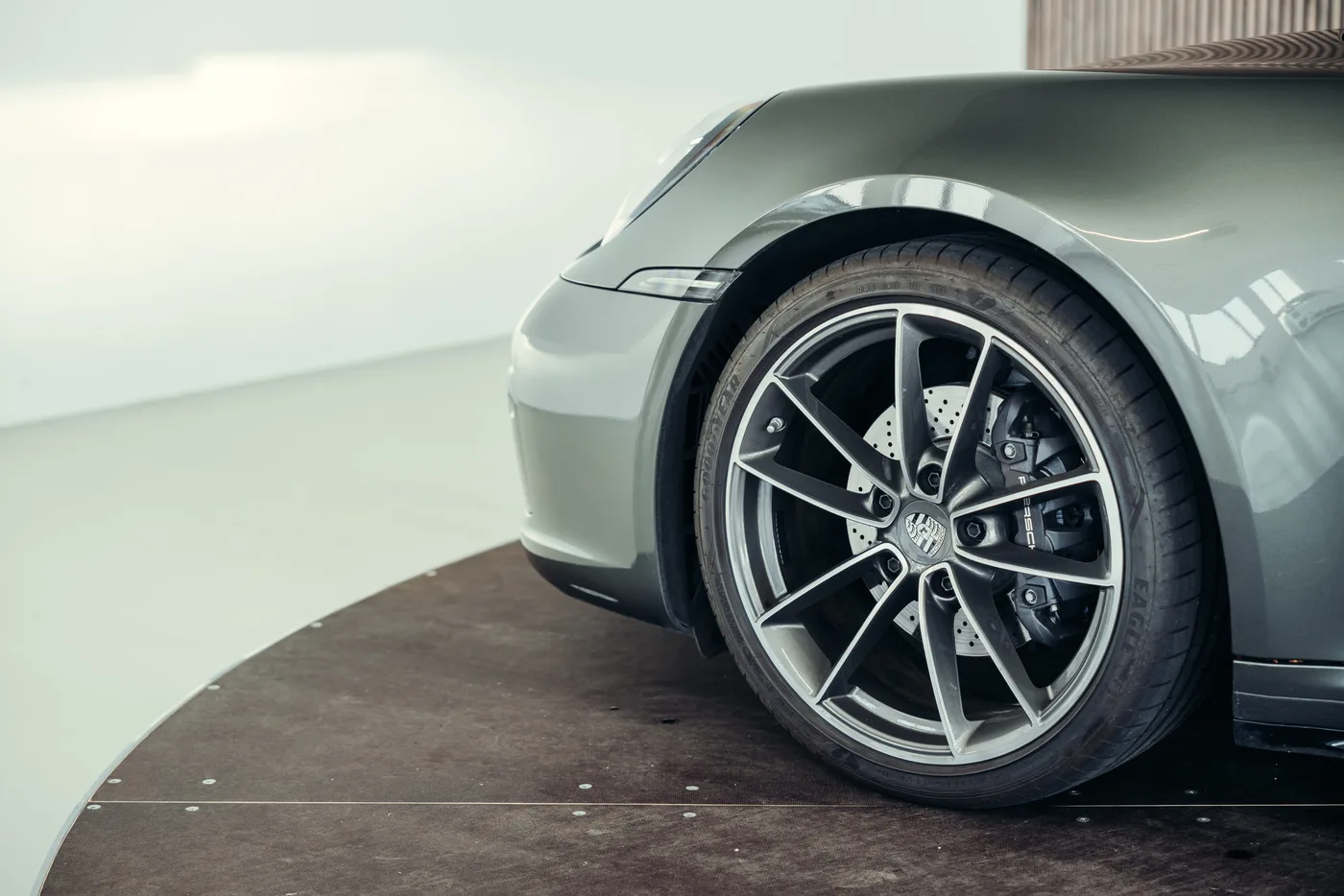 2024 Porsche 911 Targa 4 proposée par un spécialiste de la voiture de collection à Stuttgart, Allemagne, photo 17 sur 25