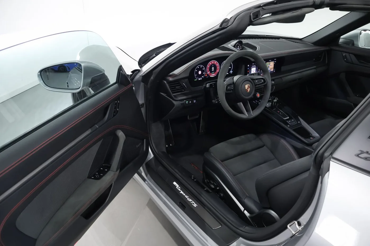 2024 Porsche 911 Targa 4 GTS angeboten von einem Supersportwagenhändler in Zibido San Giacomo, Italien, Foto 8 von 21