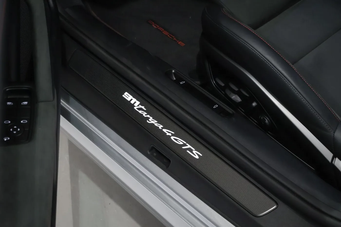 2024 Porsche 911 Targa 4 GTS angeboten von einem Supersportwagenhändler in Zibido San Giacomo, Italien, Foto 14 von 21