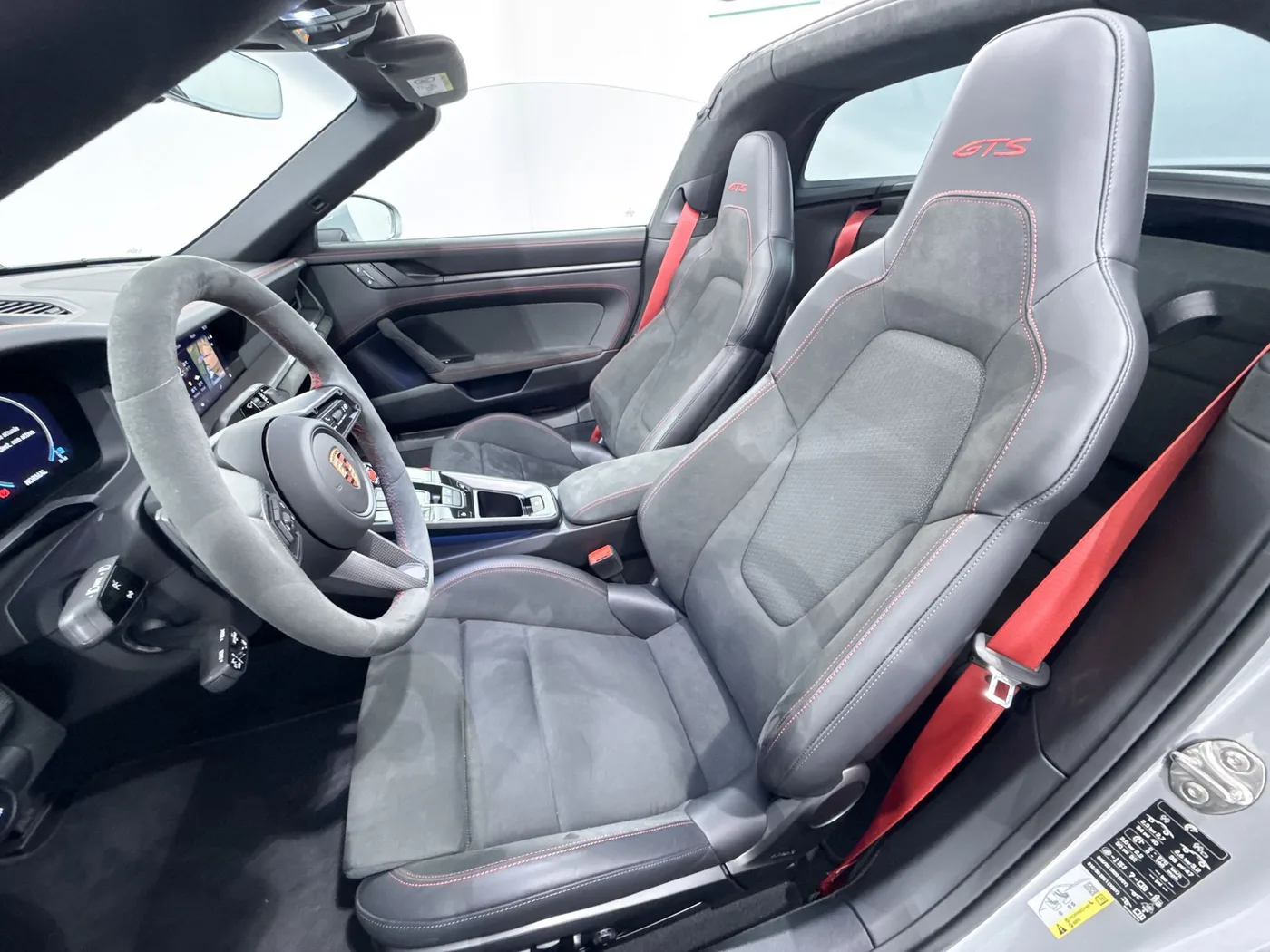2024 Porsche 911 Targa 4 GTS angeboten von einem Supersportwagenhändler in Zibido San Giacomo, Italien, Foto 18 von 21