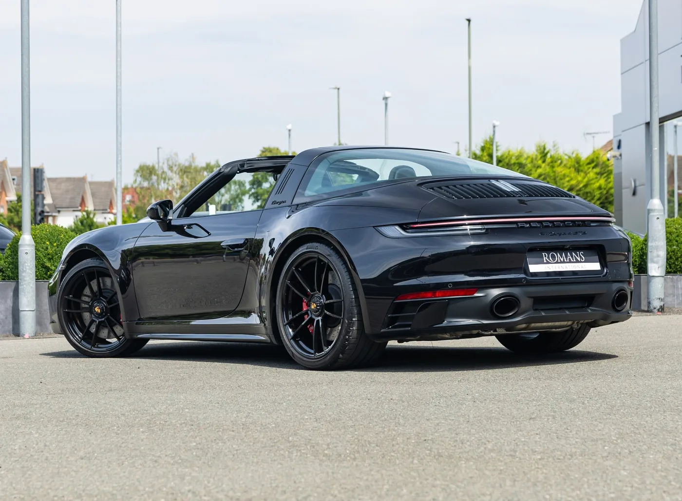 2024 Porsche 911 Targa 4 GTS proposée par un concessionnaire spécialisé à Banstead, Royaume-Uni, photo 3 sur 15